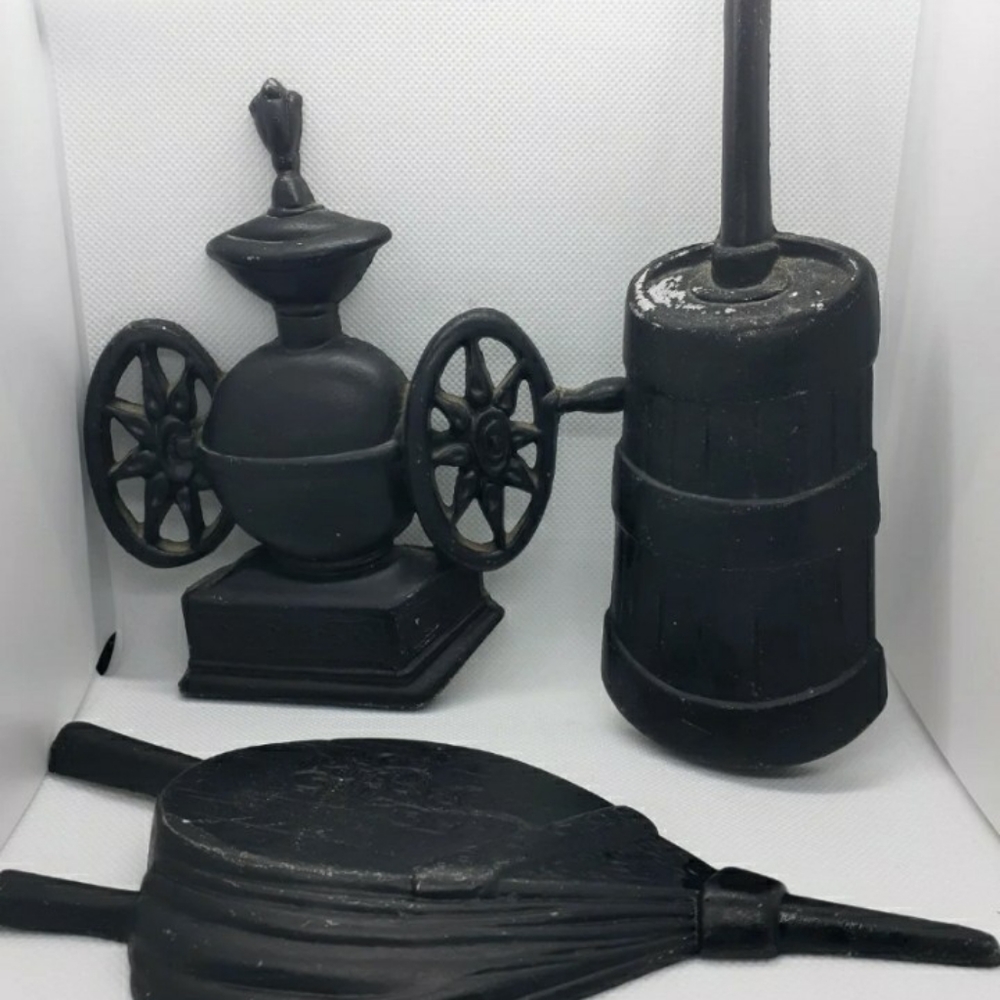 Vintage 1967 Sexton cast Iron black set Farmhouse primitive country wall Decor